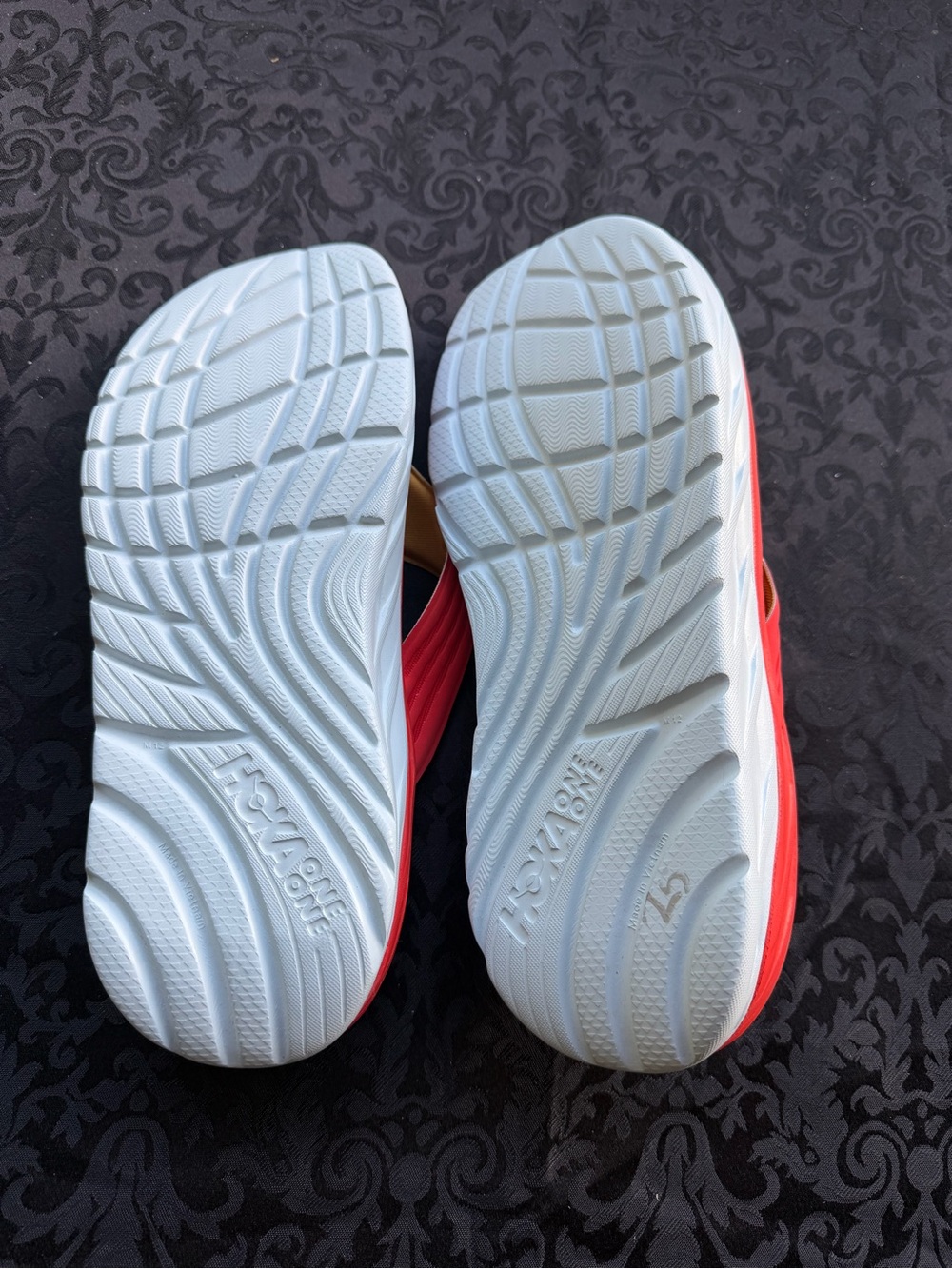NWT HOKA ONE ONE Ora Recovery Flip
Fiesta/Amber Yellow
Size 12 Men’s
B41 - Picture 3 of 5